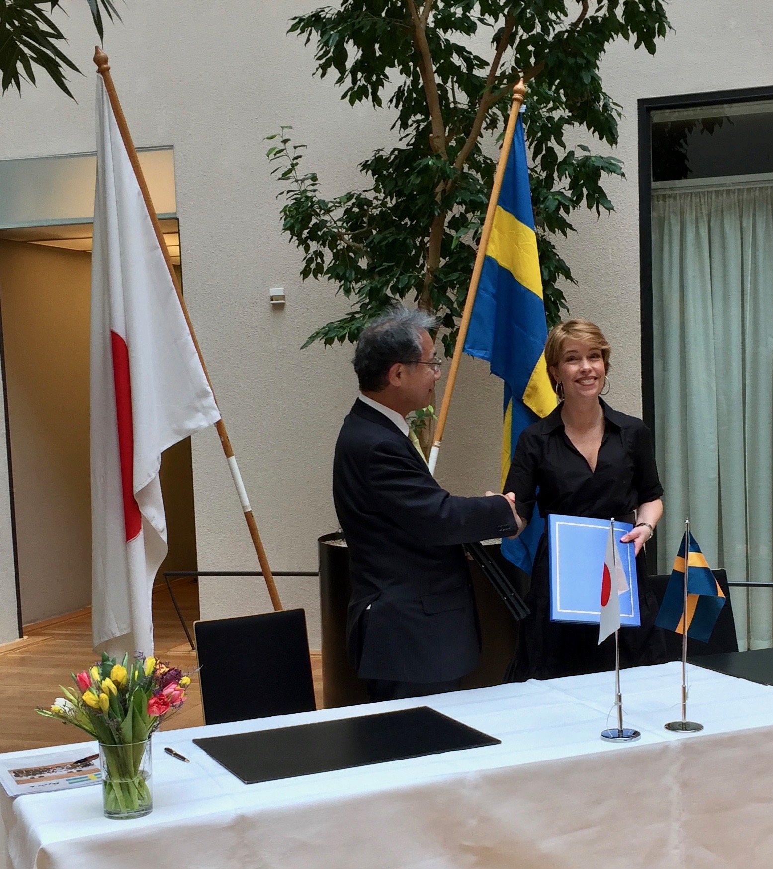 Signed Agreement on Social Security between Japan and Sweden (English, 日本語, Svenska)